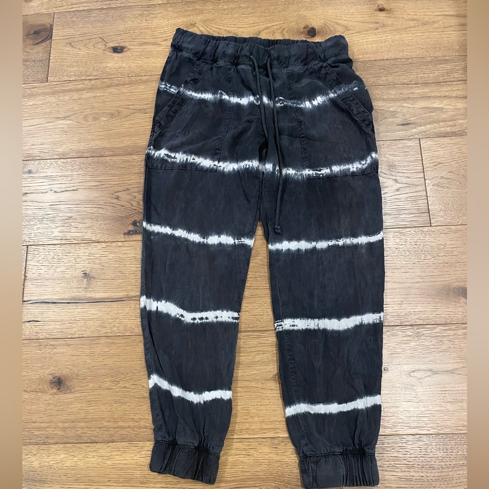 Anthropologie gray and white joggers size small